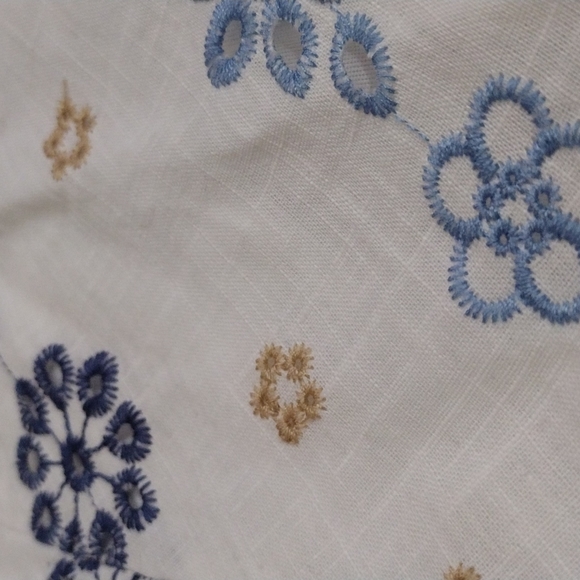 Mi ami from Francesca's White eyelet Linen Top - Picture 2 of 8